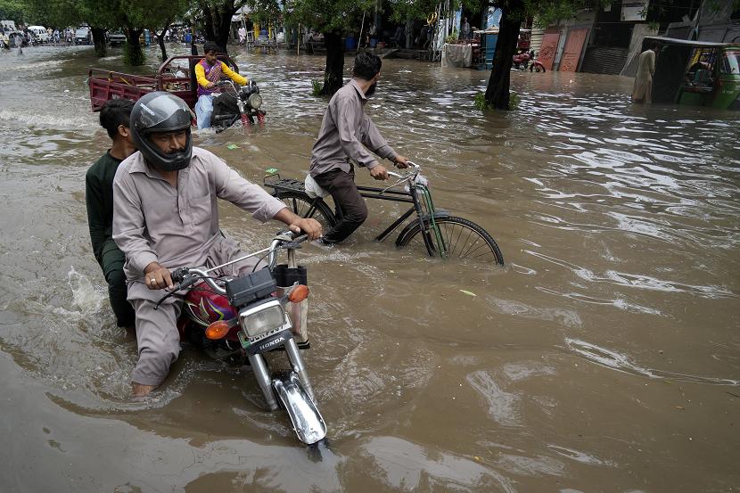 sedikitnya-20-orang-tewas-dalam-waktu-24-jam-terakhir_230627130407-399
